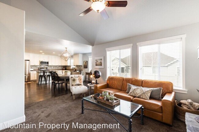 Foto del edificio - 8 br, 5 bath House - 961 E. 650 S.