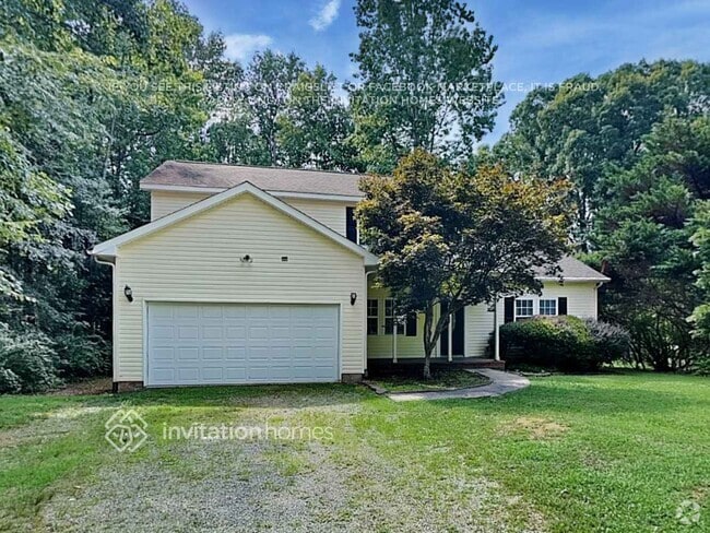 Building Photo - 2611 Meadow Ln