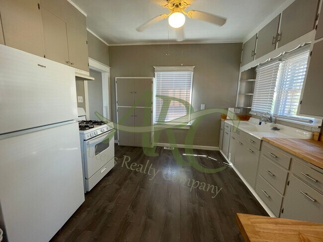 Foto del edificio - 1208 E 13th St