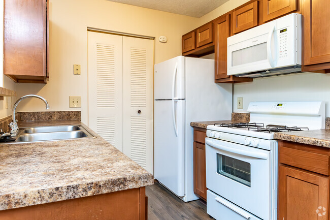 2BR, 2BA - 918SF - Kitchen - Dooley's Orchard