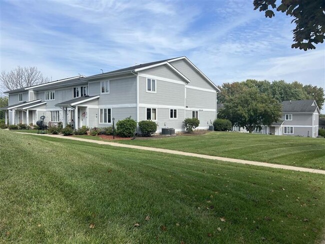 Foto del edificio - Madison Townhomes