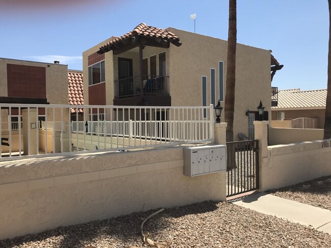 Building Photo - Spacious 3 bedroom, 3 bath, condo with a l...
