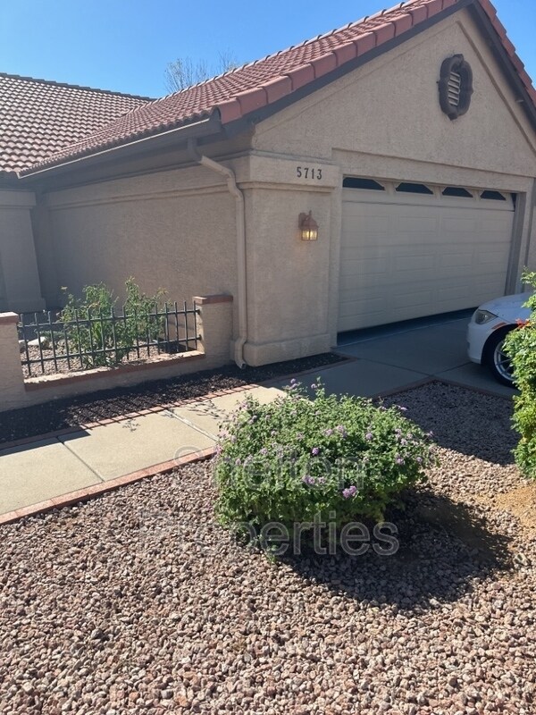 Foto principal - 5713 E St John Rd
