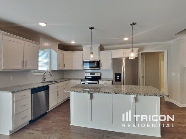 Building Photo - 704 Persimmon Pl