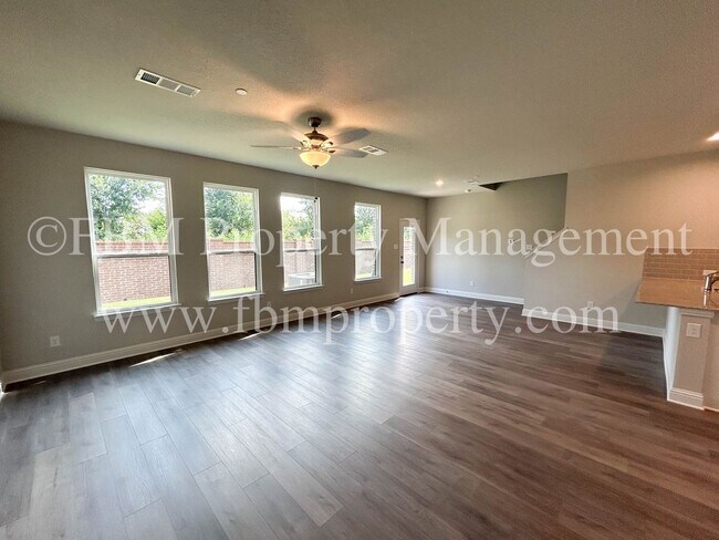 Building Photo - 2133 Layla Dr