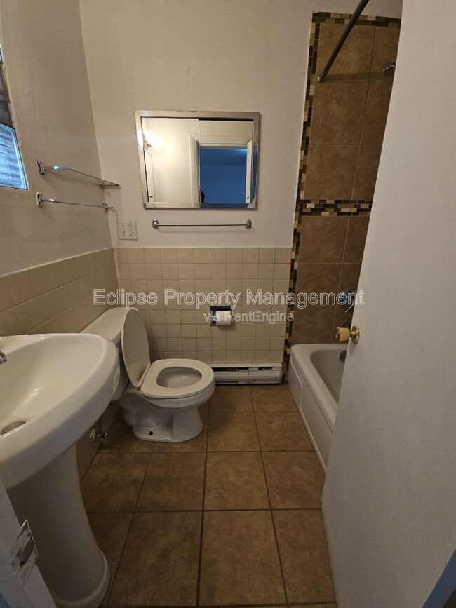 Building Photo - 715 3rd St