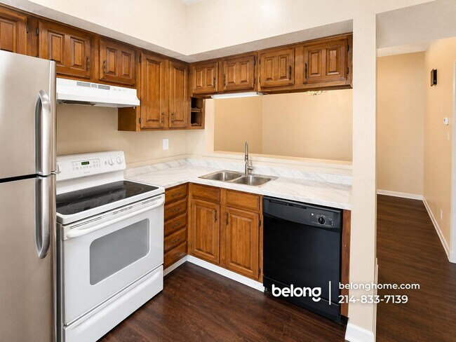 Foto del edificio - 5313 Greenshaven Dr