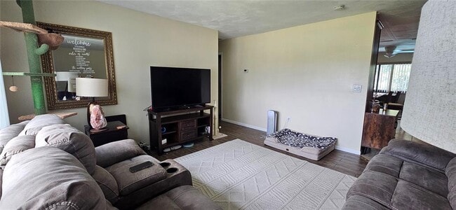 Foto del edificio - 1823 SE 15th St