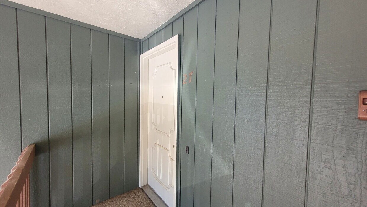 Foto principal - 146 NE Atkinson Ct