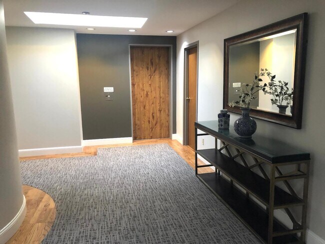 Foto del edificio - 616 Ansel Rd