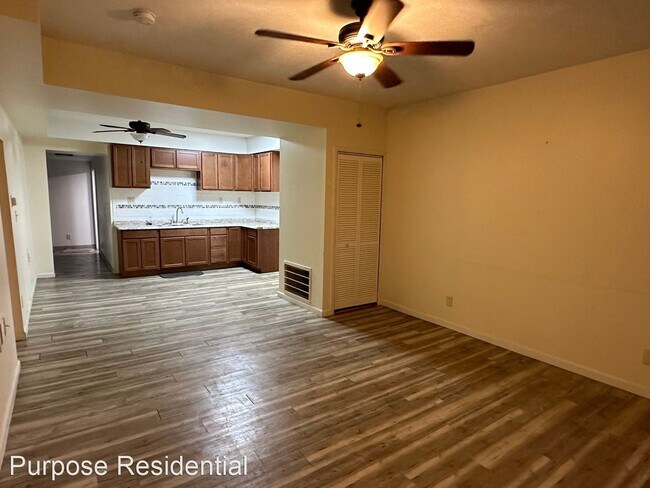 Building Photo - 2 br, 1 bath House - 273 S. Oakley Avenue