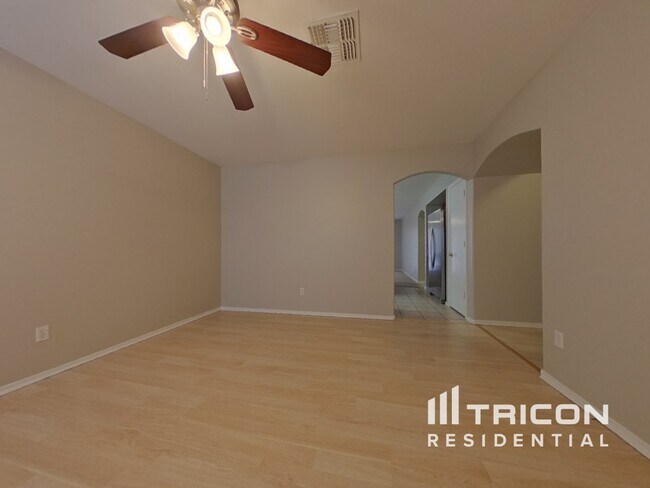 Foto del edificio - 20 N 220th Ln