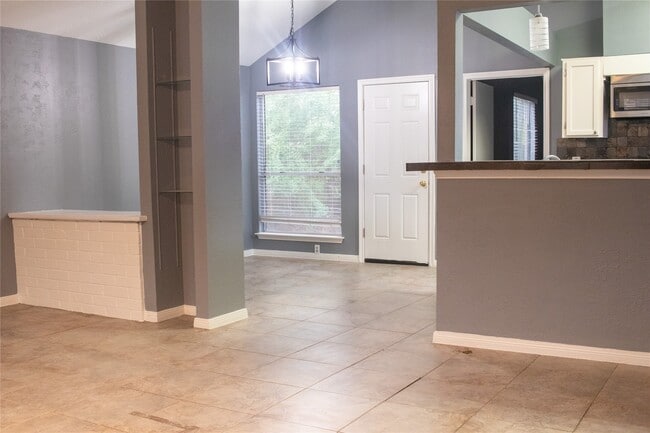 Foto del edificio - 13106 Hollowcreek Park Dr