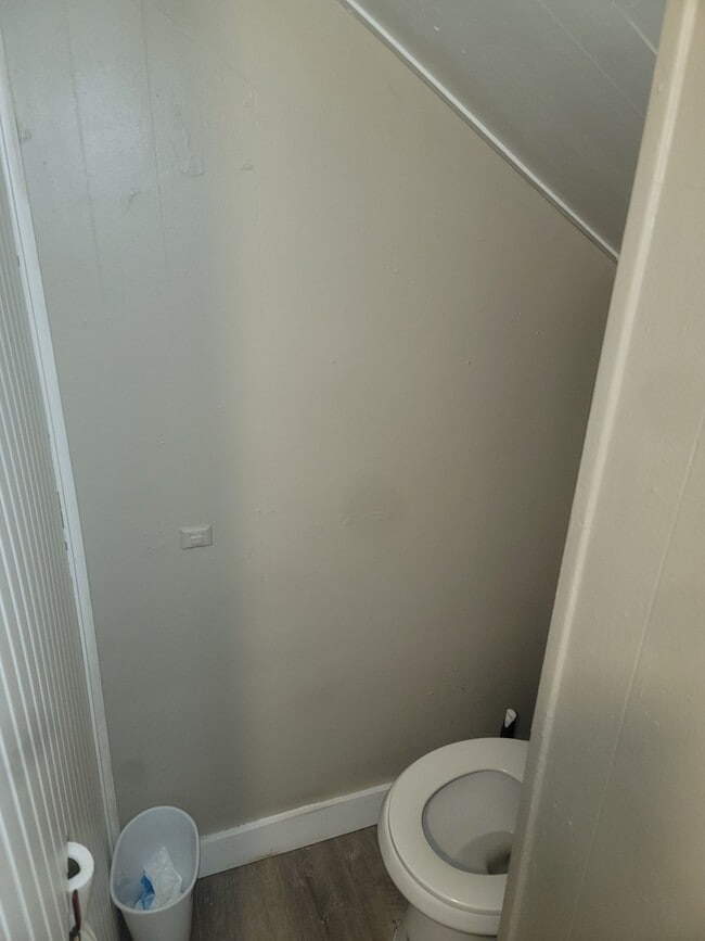 Building Photo - 232 Elm St