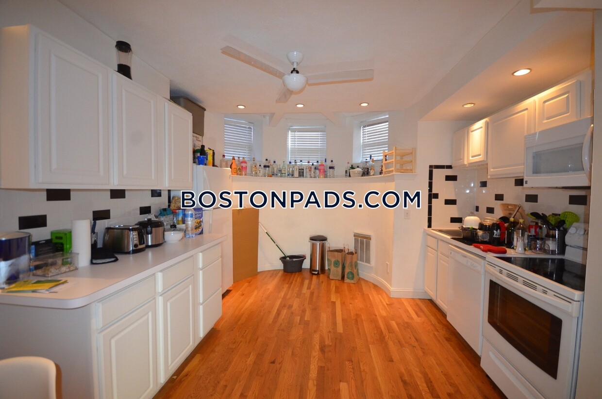 Primary Photo - 57 Westland Ave