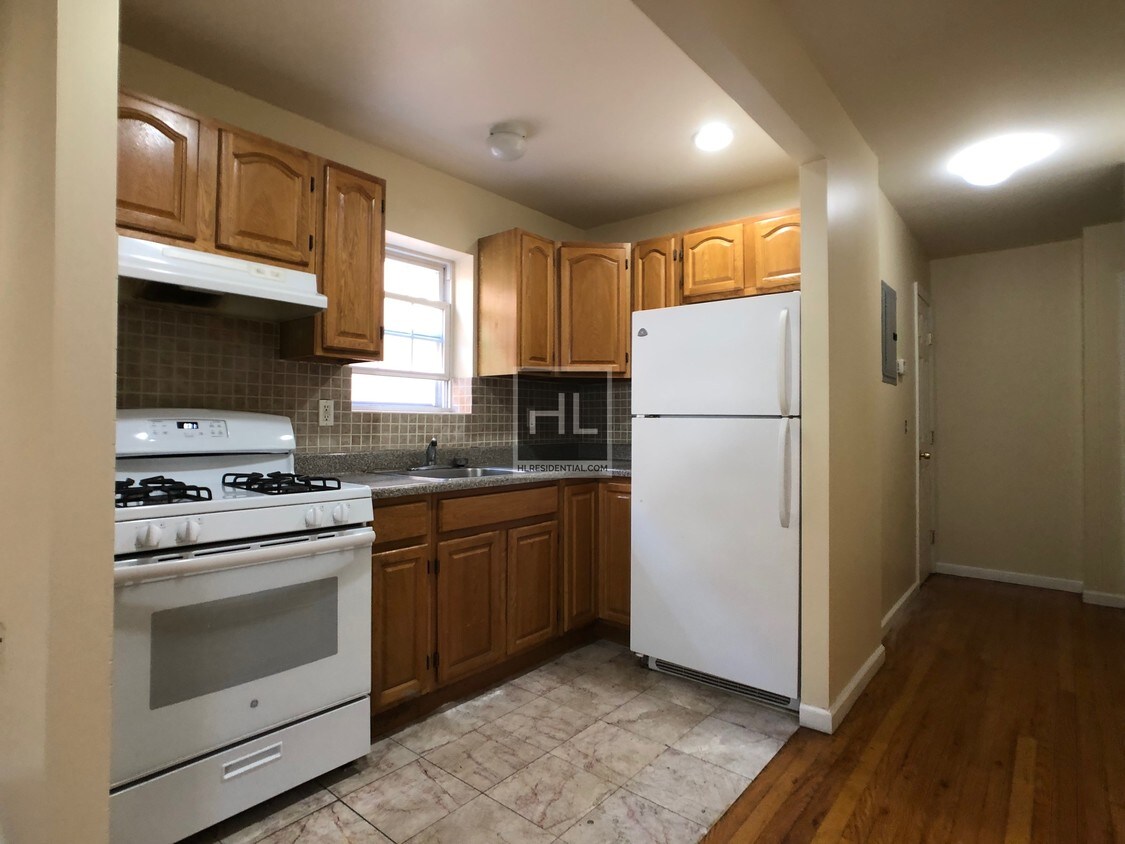 Primary Photo - 3 Bed/2 Full bath on 59 STREET