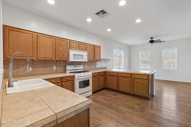 Building Photo - 1531 Essex Way