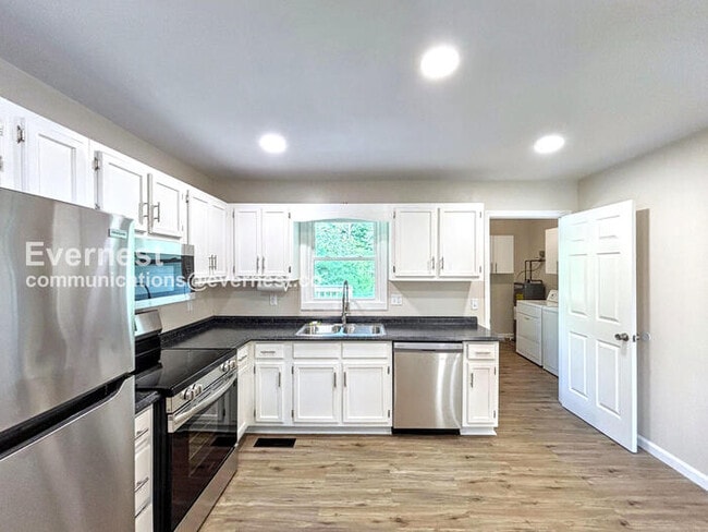 Building Photo - 5021 Bess Moore Rd