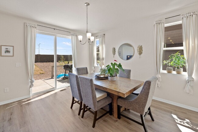 Building Photo - Bright and Beautiful Home with Gourmet Kitchen & Hardwood Floors