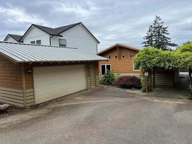 Foto del edificio - 7324 86th Ave NW