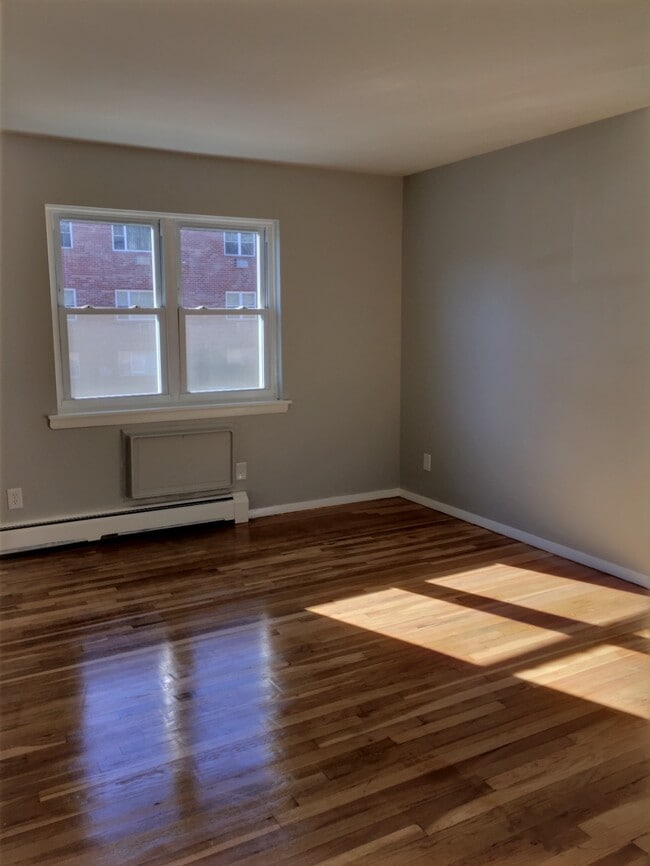 Building Photo - 205 Regency Park Drive