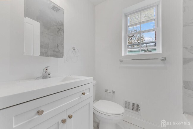 Foto del edificio - 138 Milford Ave