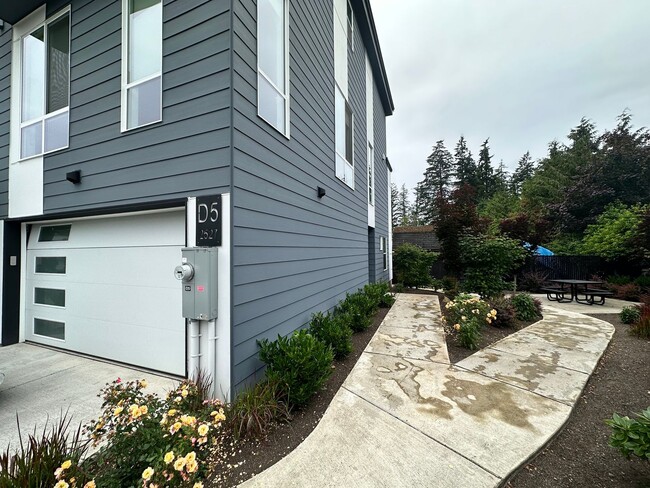 Building Photo - 2527 Gibson Rd