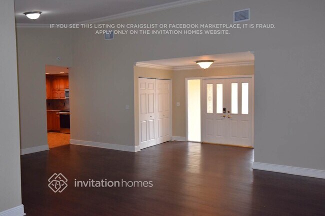 Building Photo - 9811 SW 13th Ct