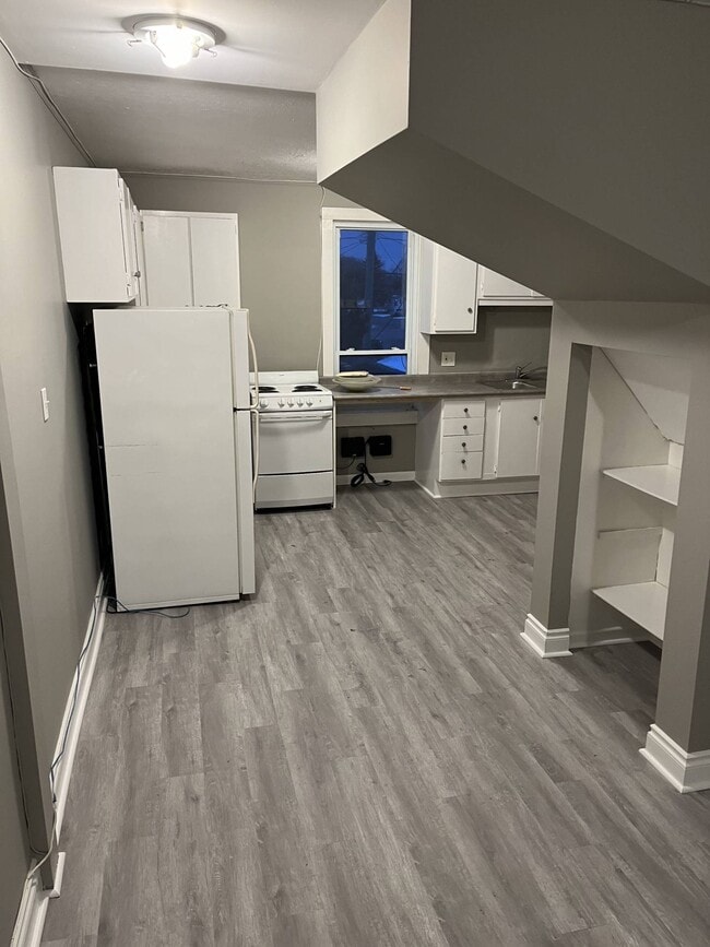 Building Photo - 336-336 Harold St N