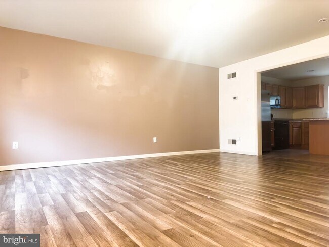 Building Photo - 6432 Creekbend Dr