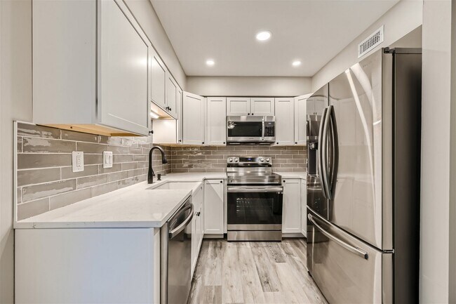 Foto del edificio - 520 Cressy Rd