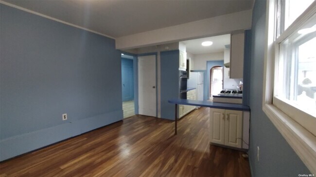 Foto del edificio - 84 Gardner Ave