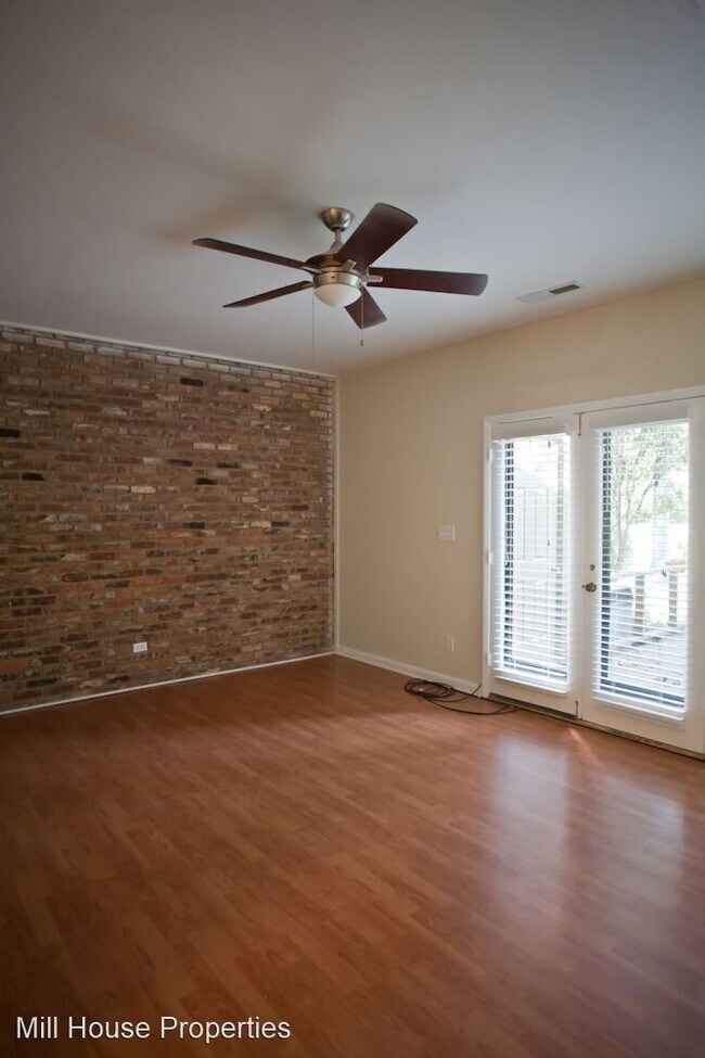 Building Photo - 2 br, 2.5 bath House - 1206 Oak Tree Drive