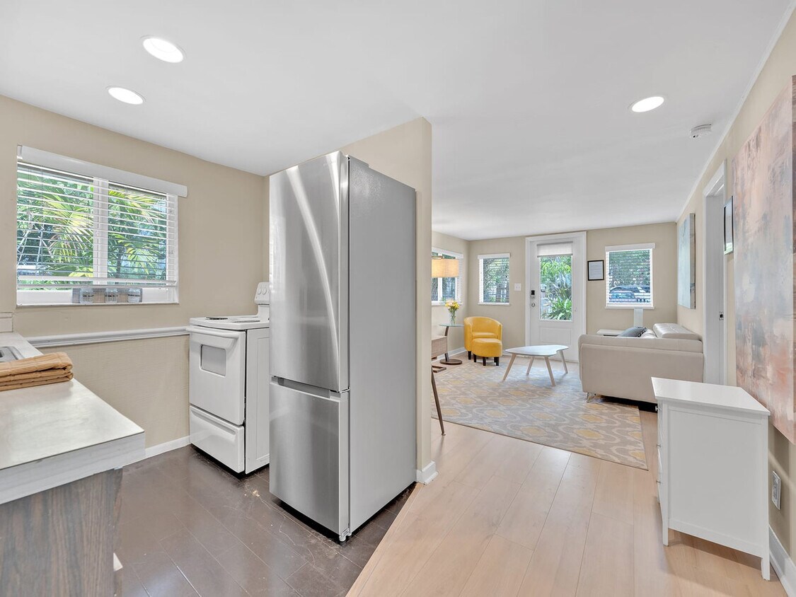 Foto principal - 1034 NE 36th St