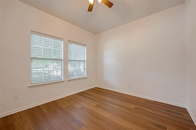 Foto del edificio - 502 Stream Mill Ln