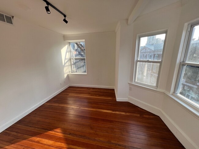 Building Photo - 108 N St