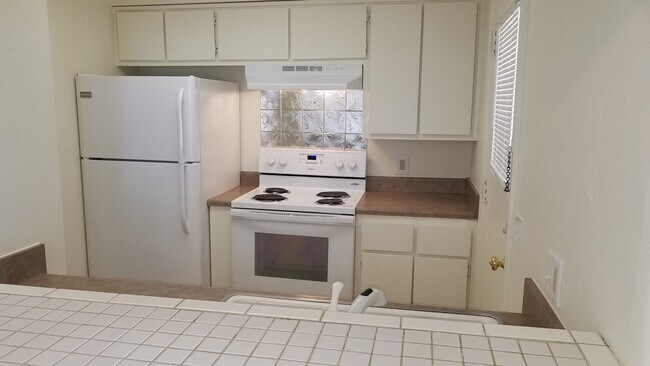 Foto del edificio - Charming 2-Bedroom Condo for Rent