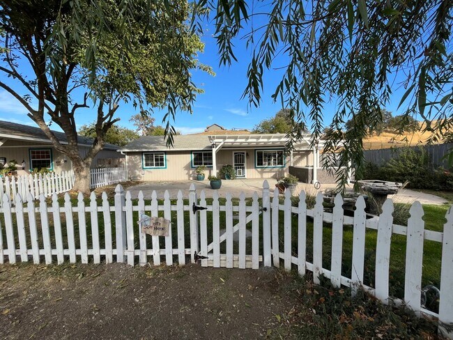 Foto del edificio - Country Property - ALL UTILITIES INCLUDED