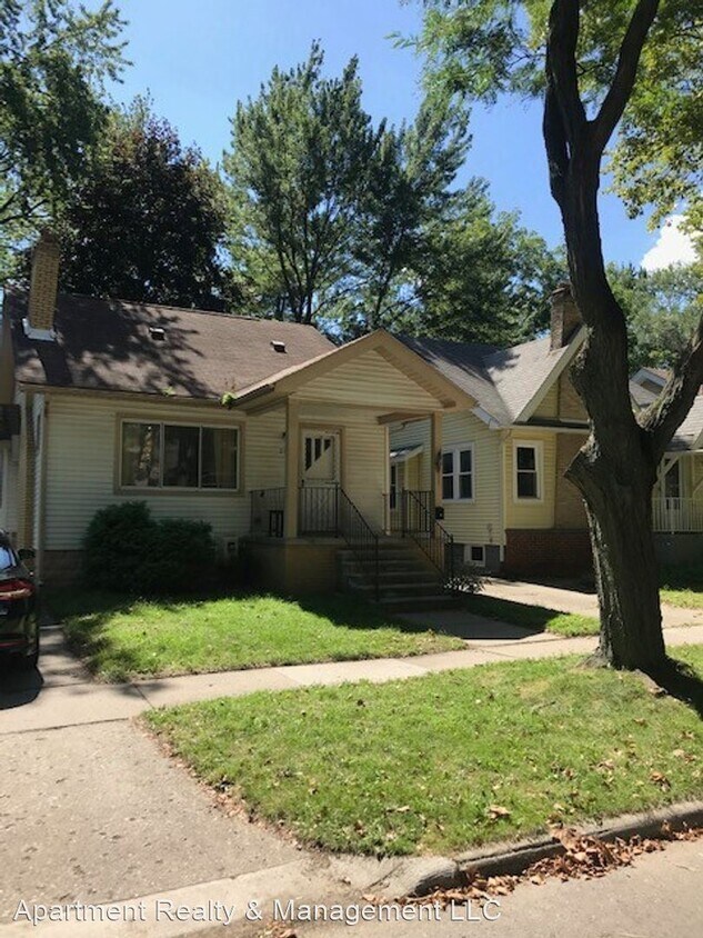 Foto principal - 3 br, 2 bath House - 253 Leroy Street