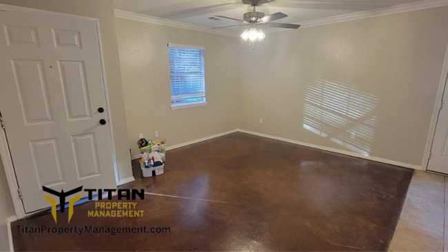 Building Photo - Remodeled 2Bed/1Bath Apartment