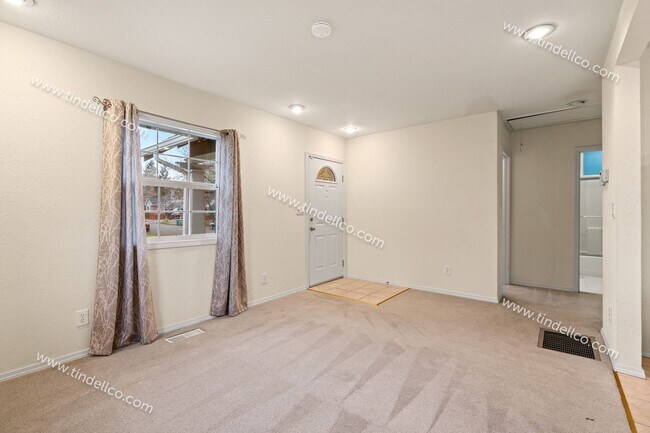 Foto del edificio - Darling 2 Bedroom North Tabor Home With Of...