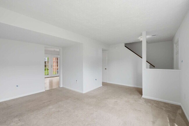 Foto del edificio - Beautifully Refreshed 3BR Townhome with Private Fenced Backyard in Brandy Station