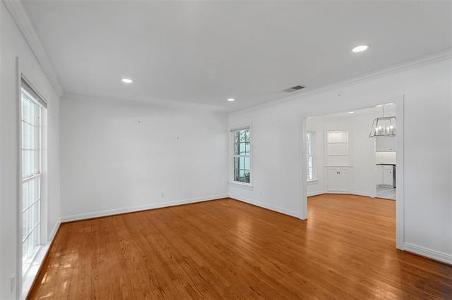 Foto del edificio - 6421 Kenwood Ave