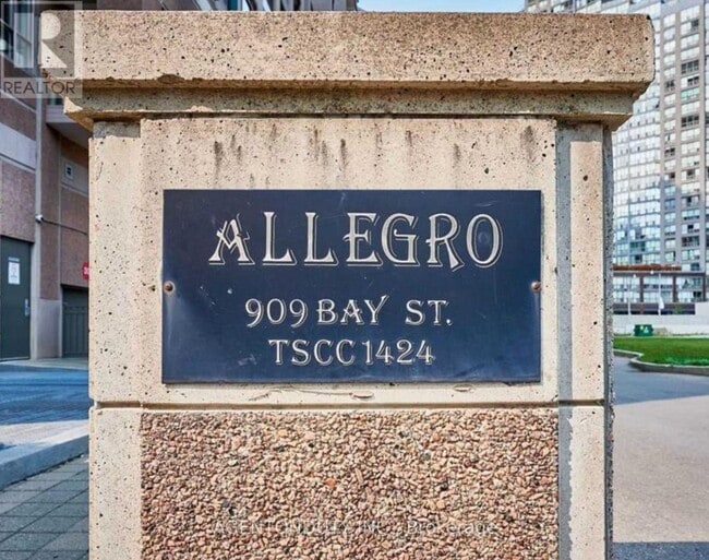 Photo du bâtiment - 909-909 Bay St.