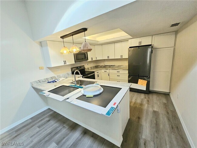 Foto del edificio - 5811 Crystal Lake Ln