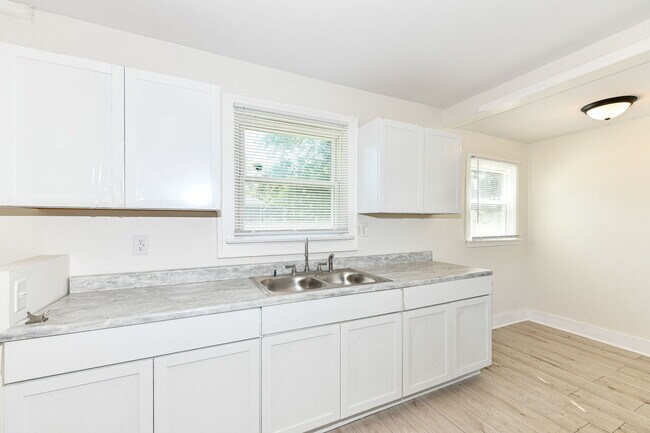Foto del edificio - 1322 N Gale St