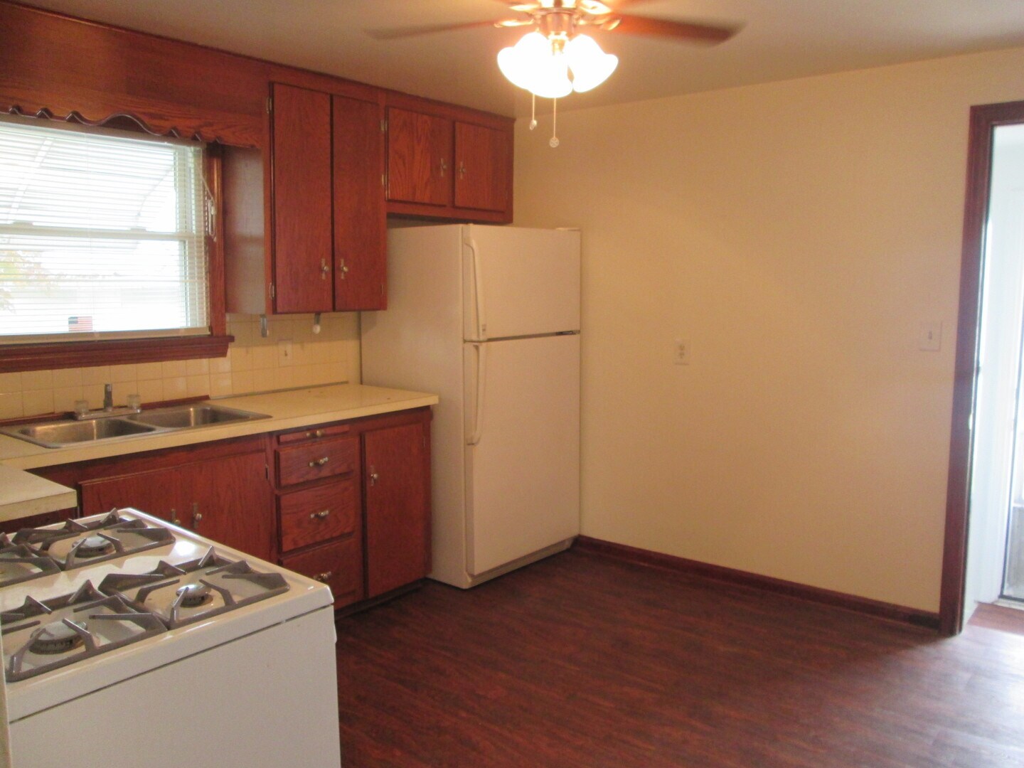 820 Lincoln Ave SE Girard, OH 44420 – photo 4