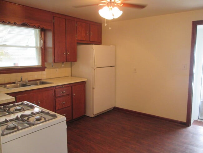 Foto del edificio - 820 Lincoln Ave SE