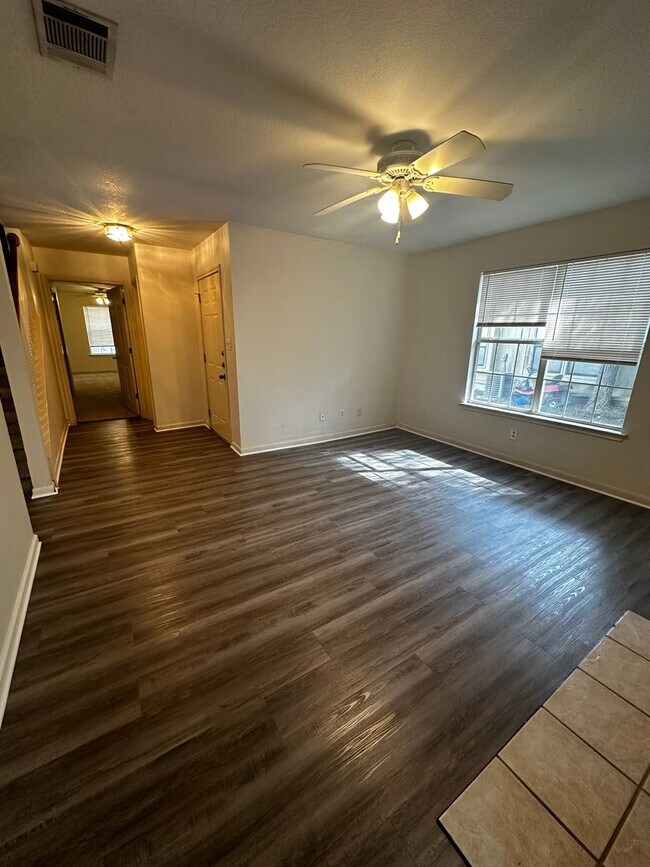 Building Photo - Lovely Cedar Creek Home on Large Shaded Lot