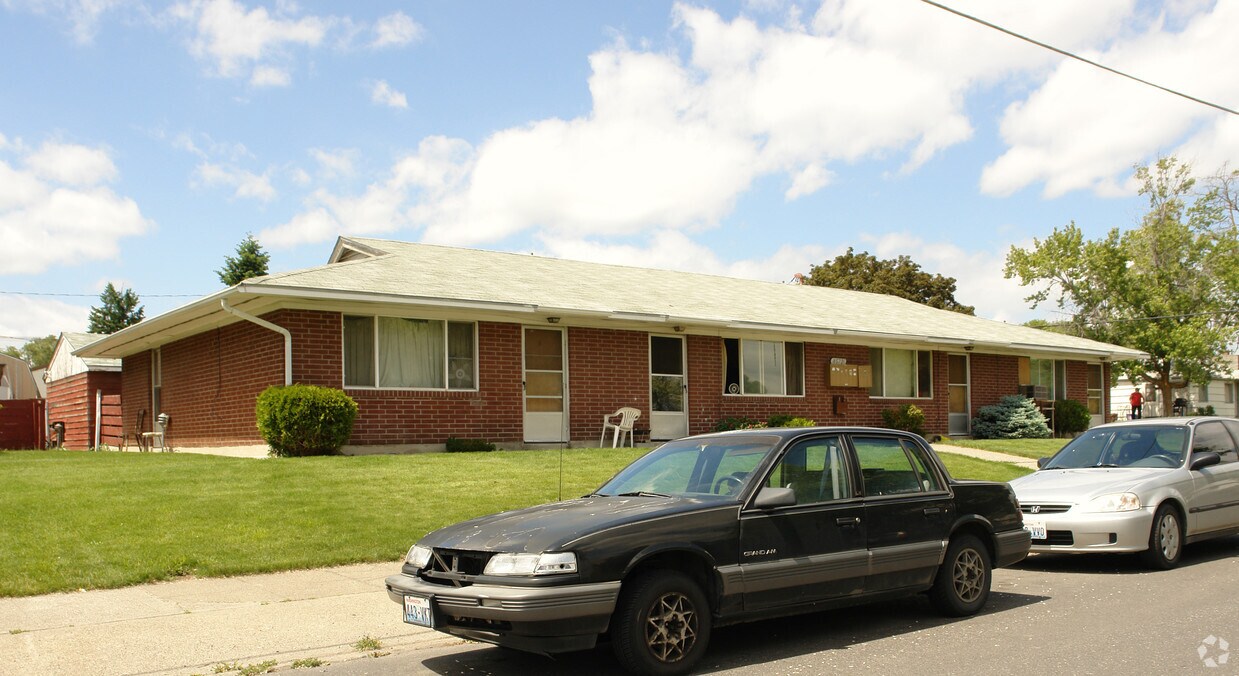 Foto principal - 5717-5723 N Regal St